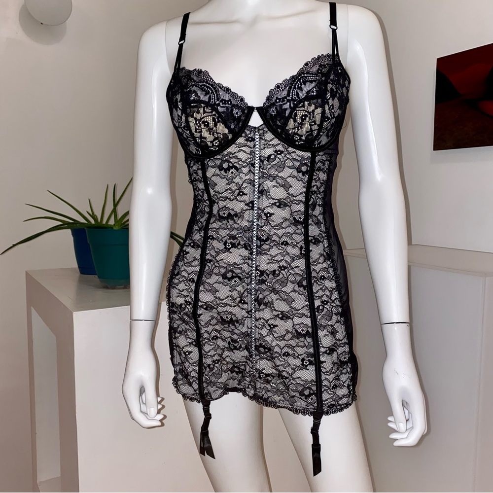 Victoria’s Secret Merry-widow, barely worn, excellent condition!